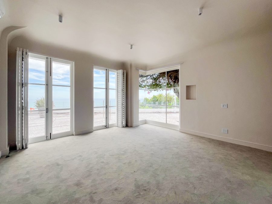 2 Bedroom Property for Sale in Fresnaye Western Cape